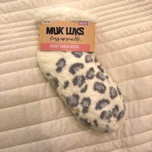 New Muk Luks cozy cabin socks fits women’s 6-10 shoe
